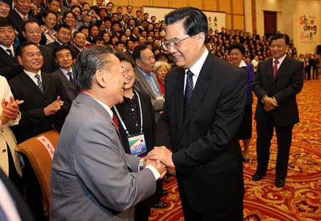 ���\�������w��������w�������~�M