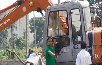 ꐌ��ɳ����Ƶ�����ֹ�����񾯿�ǰ��