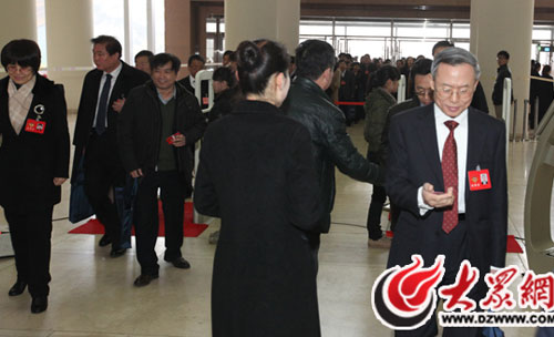 ���fί�T���