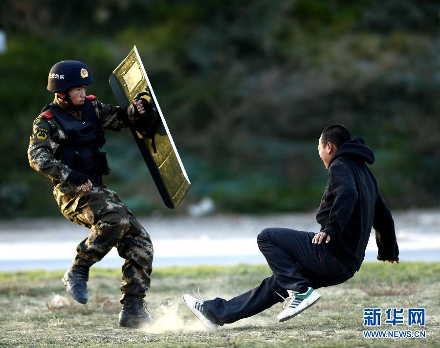 10��22�գ�һ��Ѳ߉��߅���侯��̎�á���ͽ����.jpg