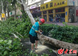 �@�ֹ���������(j��ng)�徕��·���Ա������Ę�ľ�M(j��n)���и�̎��.jpg